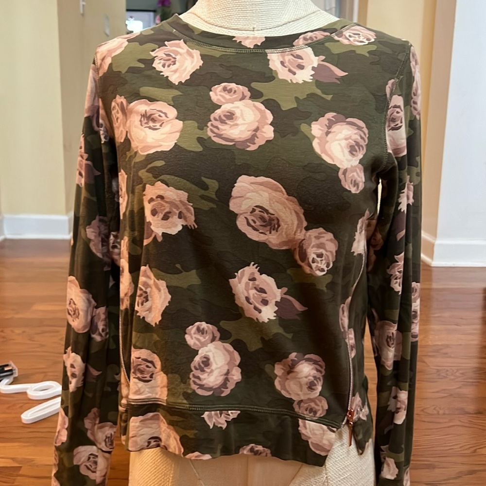 Stella & Dot sweatshirt size medium